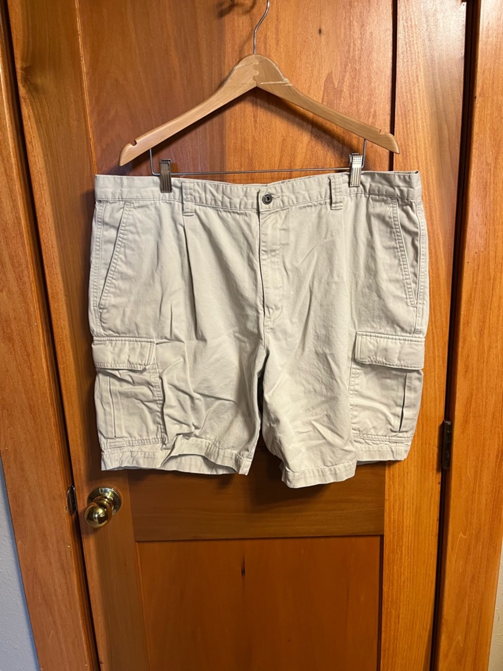 Dockers Men's Cargo Shorts in Light Khaki